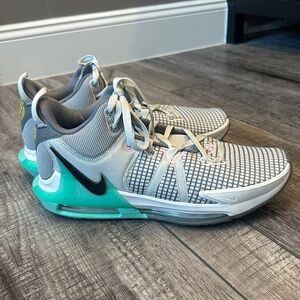 Men’s NIKE LeBron Witness VII Flat Pewter Mint Sneakers (Size 11)